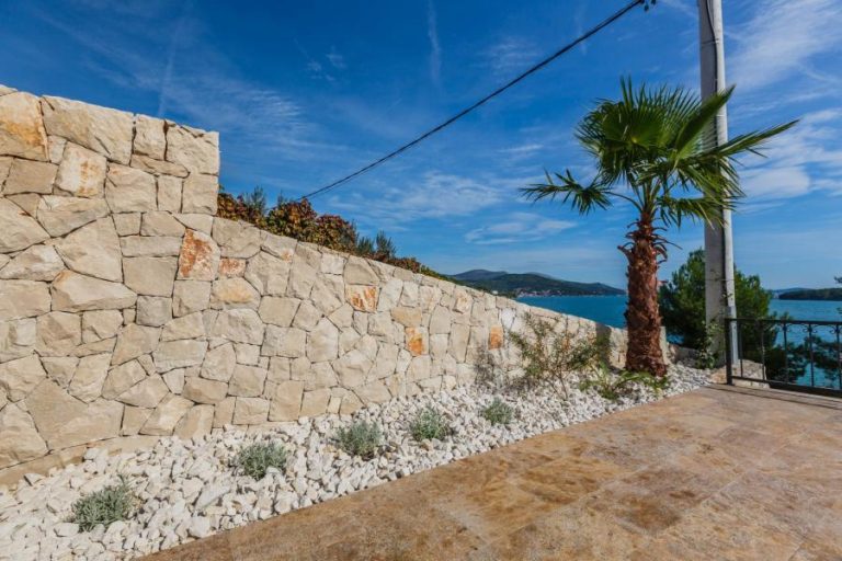 10-2021-16-luxury-seafront-villa-Trogir.jpg