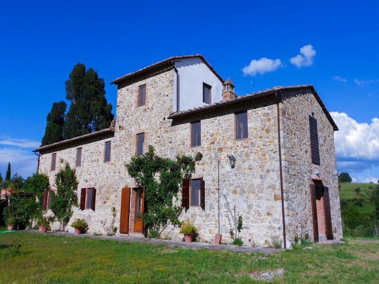4-s594-farmhouse-for-sale-chianti-Casale-La-Madonna-via-dei-collii