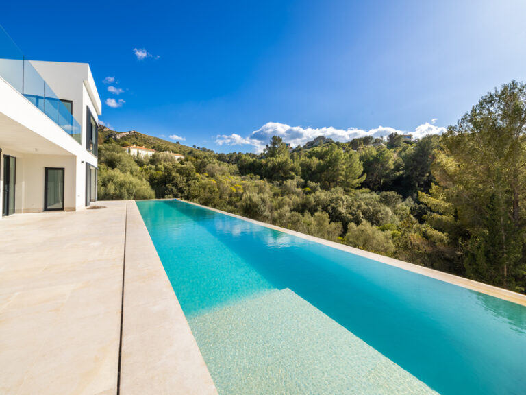 Infinity swimming pool