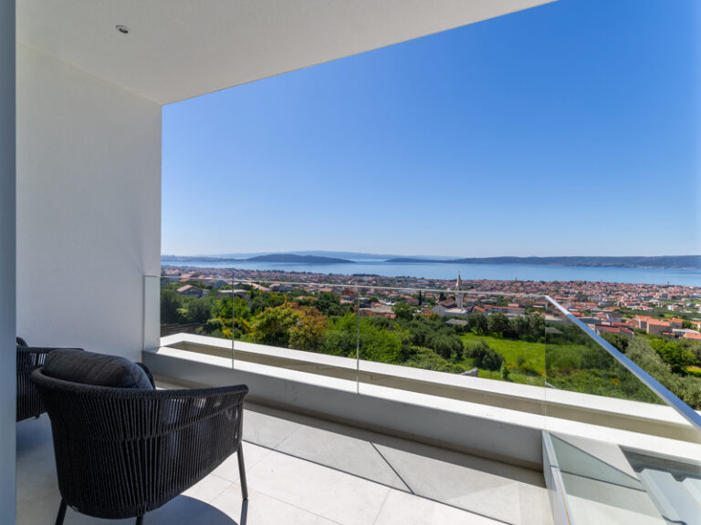 balcony sea view 1