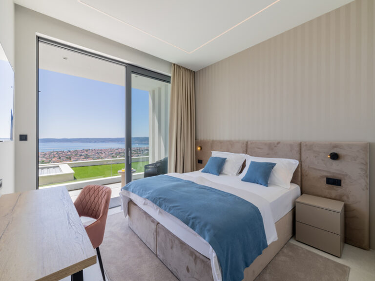 bedroom 2 sea view