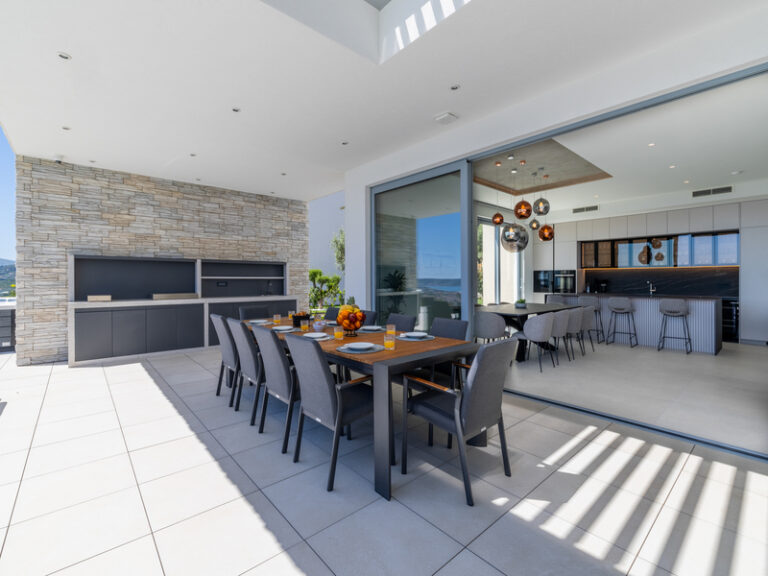 outdoor kitchen