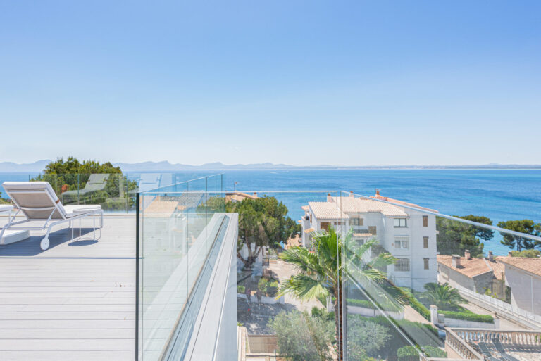 villa and sea view