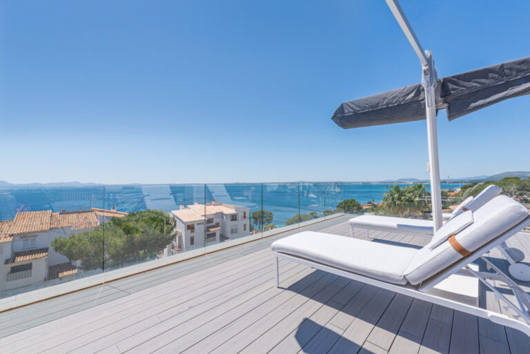 villa and sea view